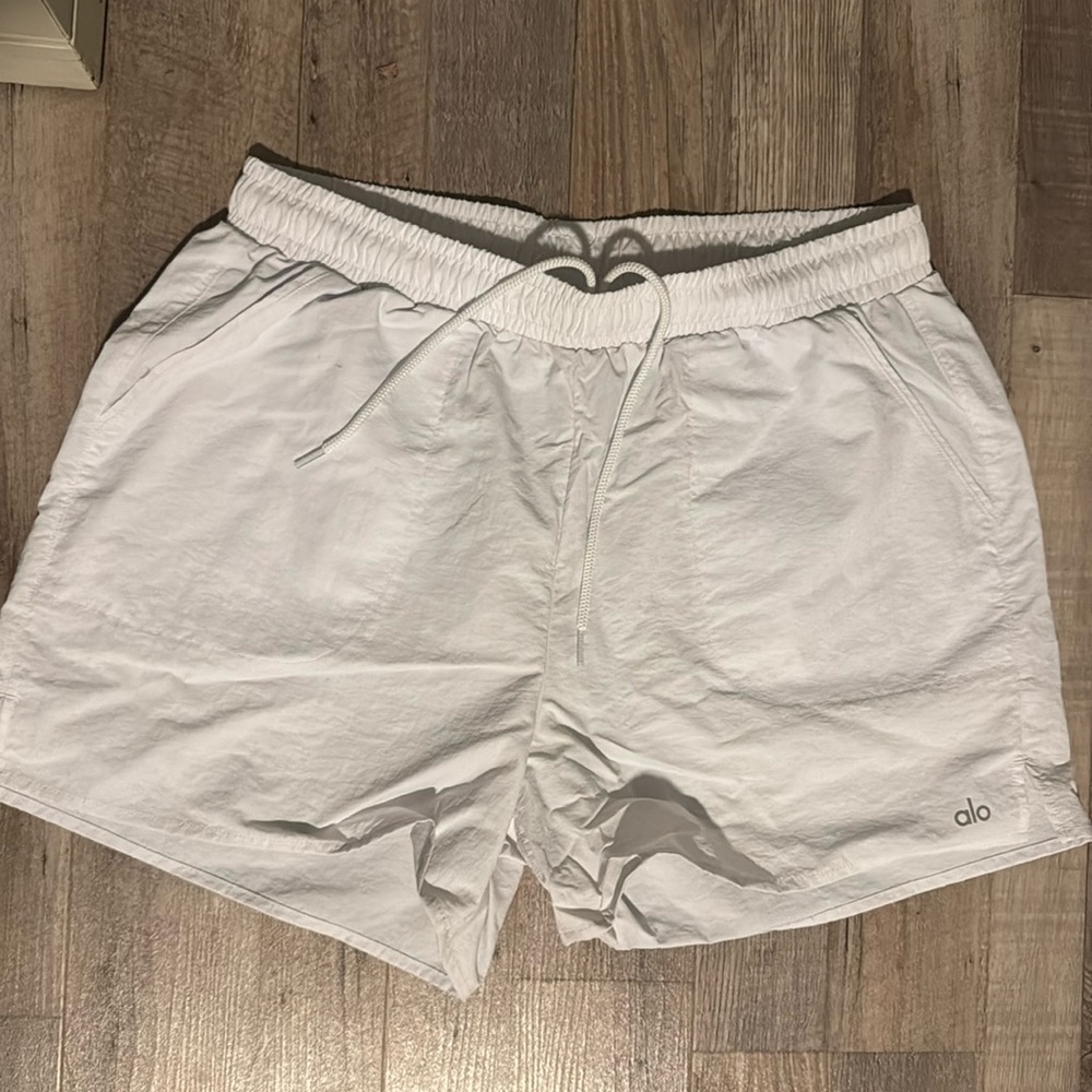 Alo yoga alumni shorts